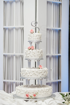 Leah Langley Photography – Florida Wedding Photographer – south Florida wedding photographer – Jacaranda country club wedding -wedding cake